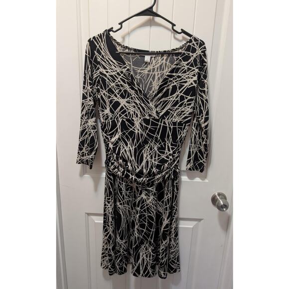 Dressbarn Geometric Black White 3/4 Sleeve V-Neck Casual Dress Size 8 - Picture 1 of 8